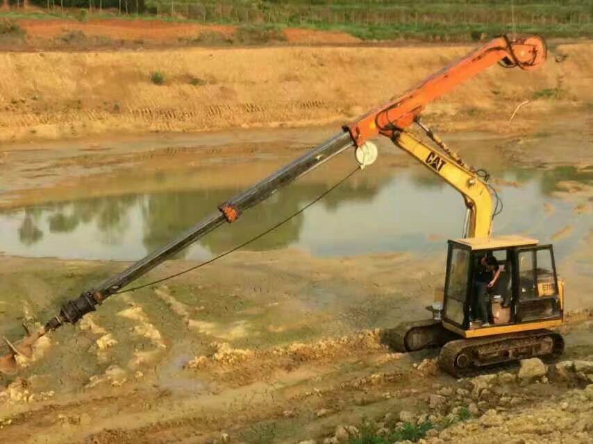 挖機(jī)伸縮臂廠家、勾機(jī)伸縮臂廠家、伸縮臂勾機(jī)廠家